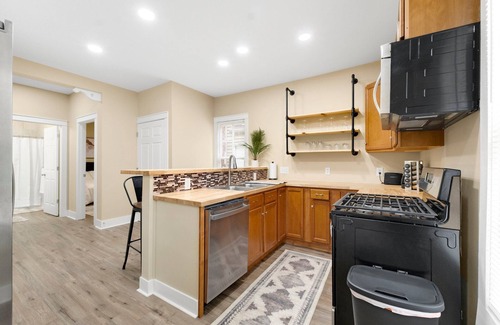West Central House | Charming 2-bedroom house in Downtown Fort Wayne