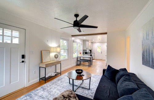 Parker House | Charming 2-bedroom house with WiFi, AC in amazing Greenville