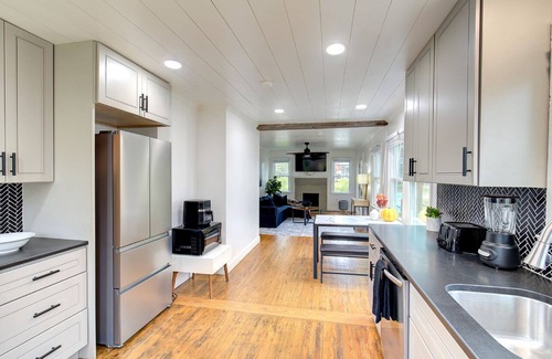 Parker House | Charming 2-bedroom house with WiFi, AC in amazing Greenville