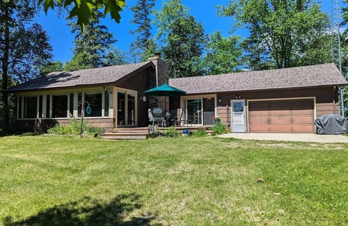 Hackensack House | Charming 2-bedroom house on pristine Baby Lake with WiFi in beautiful Hackensack