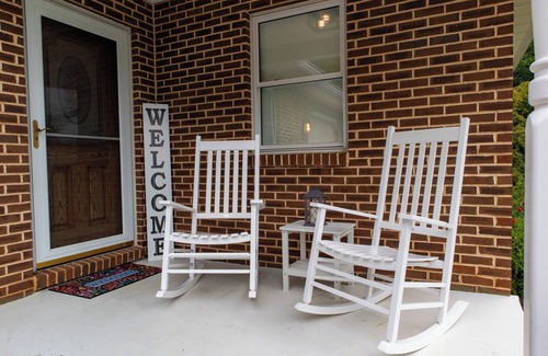 Hagerstown House | Charming 2-bedroom house with peaceful front porch and game room in Hagerstown