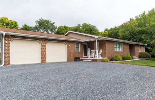 Hagerstown House | Charming 2-bedroom house with peaceful front porch and game room in Hagerstown