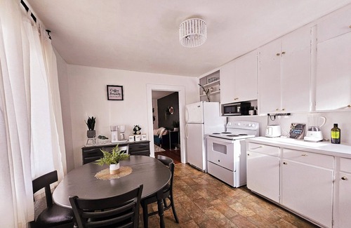 Jonesville House | Charming 2-bedroom house with WiFi, AC in marvelous Jonesville