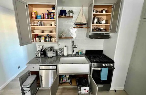 Eastside House | Charming 2-bedroom house in Long Beach with AC, fast WiFi