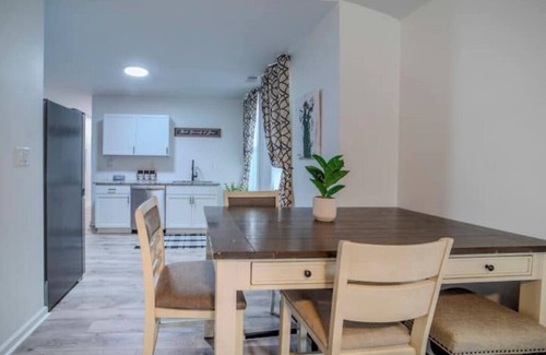 South Louisville House | Charming 2-bedroom Home in Louisville, Walk to Churchill!