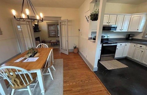 Beechmont House | Charming 2-bedroom house in brilliant Louisville
