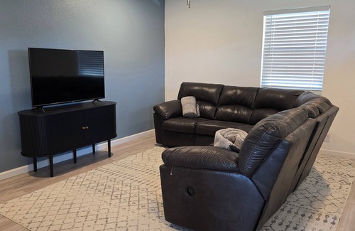 Mannsville House | Charming 2-bedroom house in welcoming Mannsville OK with AC, WiFi