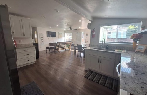 North Bend House | Charming 2-bedroom house with AC, WiFi in North Bend, pets ok, crabbing tools