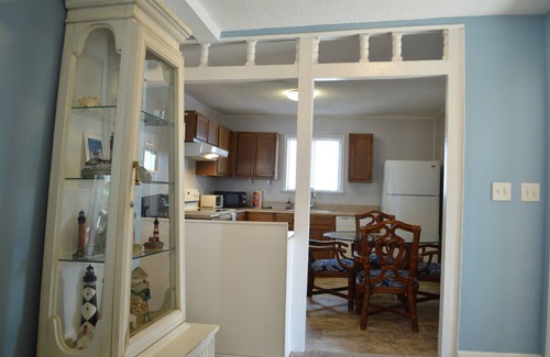 Tranquil Harbour House | Charming 2-bedroom House with screened in porch WiFi, AC in beautiful Oak Island