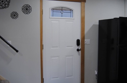Portsmouth House | Charming 2-bedroom house in welcoming Portsmouth with WiFi, AC