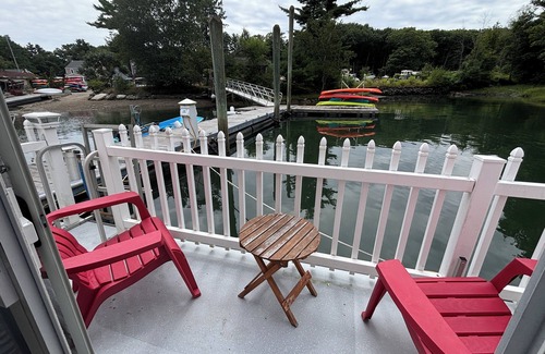 Portsmouth Boat Rental | Charming 2-bedroom house boat in Portsmouth with AC, WiFi