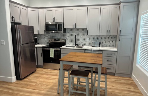 Sacramento House | Charming 2-bedroom house in Pleasant Sacramento with AC
