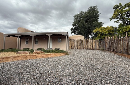 Espanola House | Charming 2-bedroom house with WiFi, AC in enchanting Santa Cruz