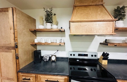 Union City House | Charming 2-bedroom house with AC and WiFi in Union City