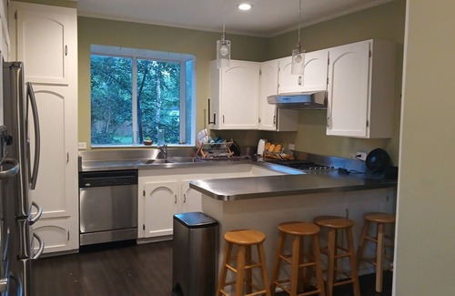 Waxahachie House | Charming 2-bedroom house in delightful Waxahachie with AC, WiFi