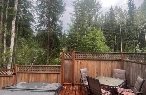 Blaeberry House | Charming 2-bedroom house with AC, WiFi in fabulous Blaeberry