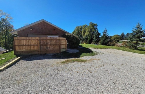 Ann Arbor House | Charming 2-bedroom house with AC, WiFi. Perfect for UofM Gameday