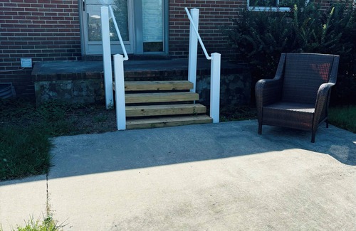 Ann Arbor House | Charming 2-bedroom house with AC, WiFi. Perfect for UofM Gameday