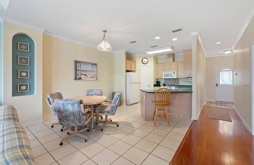 Brunswick House | Charming 2-bedroom house on a Pond with Wildlife