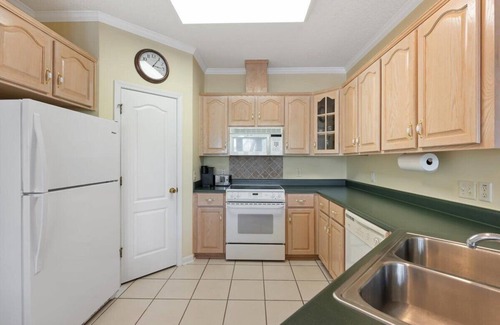 Brunswick House | Charming 2-bedroom house on a Pond with Wildlife