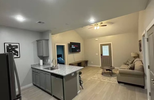 Chickasha House | Charming 2-bedroom house with WiFi, AC in wonderful Chickasha