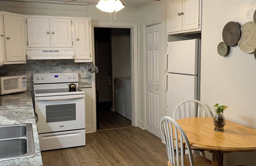 East Bend House | Charming 2-bedroom house with WiFi, AC in quaint and peaceful town of East Bend