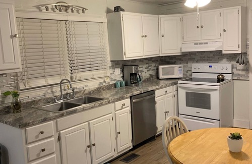 East Bend House | Charming 2-bedroom house with WiFi, AC in quaint and peaceful town of East Bend