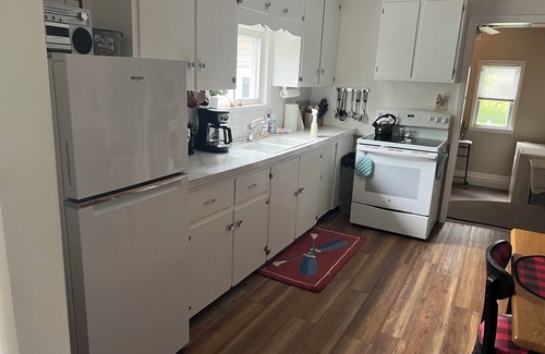 Gilford House | Charming 2-bedroom house in Fairgrove with AC, WiFi , Smart TV , Pet Friendly,