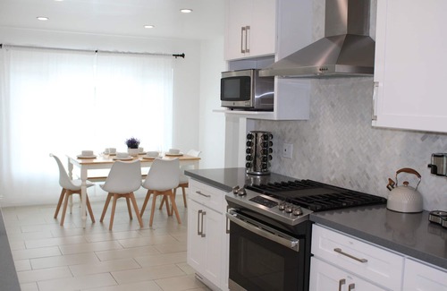 Fullerton House | Charming 2-bedroom House Close to Disneyland