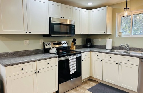Galesburg House | Charming 2-bedroom house in historical Galesburg neighborhood