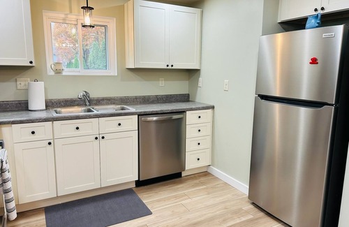 Galesburg House | Charming 2-bedroom house in historical Galesburg neighborhood