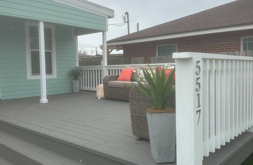 Galveston House | Charming 2-bedroom house in amazing it’s 10 min from cruise