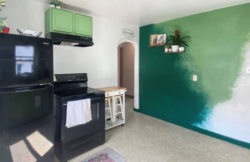 Green Bay House | Charming 2-bedroom house with WiFi, with fenced in yard for pets!