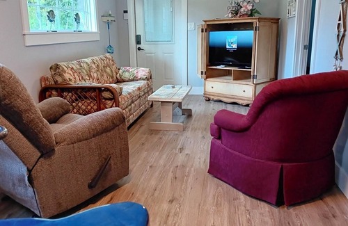 Homosassa House | Charming 2-bedroom house in peaceful Homosassa with AC