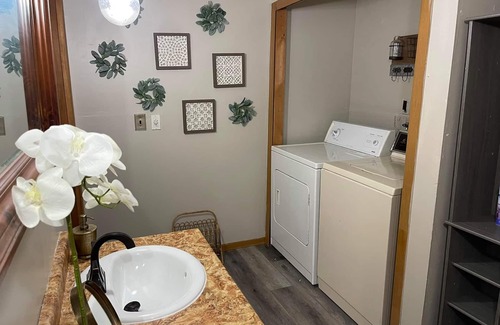 La Crosse House | Charming 2-bedroom house on the Bay