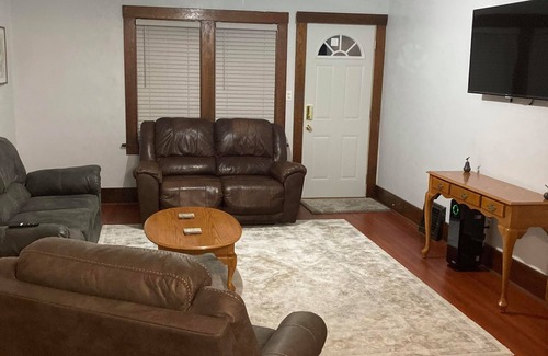 La Crosse House | Charming 2-bedroom house with WiFi, AC in delightful La Crosse
