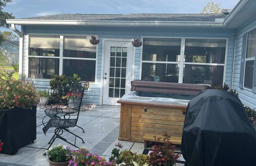 El Cortez House | Charming 2-bedroom house in awesome Lady Lake with WiFi, AC