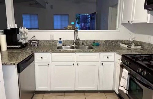 Lancaster House | Charming 2-bedroom house with WiFi and AC in Lancaster