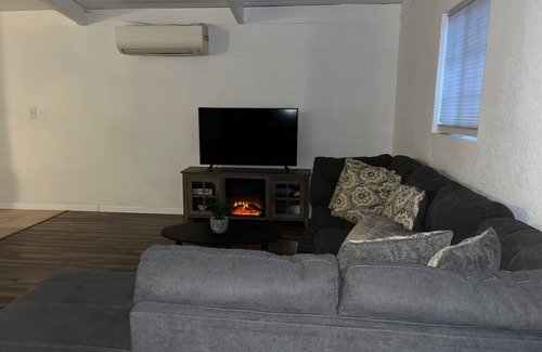 Lancaster House | Charming 2-bedroom house with WiFi and AC in Lancaster