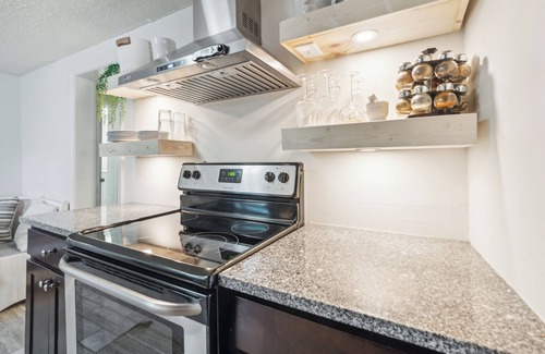Talbot's Corner House | Charming 2-Bedroom House 2-miles to Downtown Nashville!
