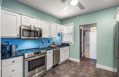 Old Hickory House | Charming 2-bedroom house in Old Hickory Village, Walk along the lake road.