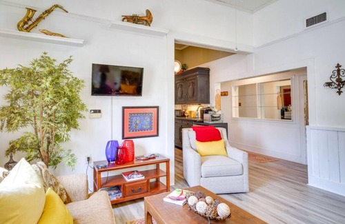 Opelousas House | Charming 2-bedroom house with WiFi, AC in enchanting downtown Opelousas.