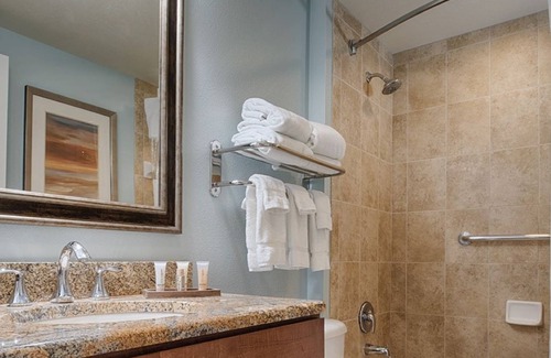 National Harbor Hotel | Charming 2 bedroom hotel suite in beautiful National Harbor.