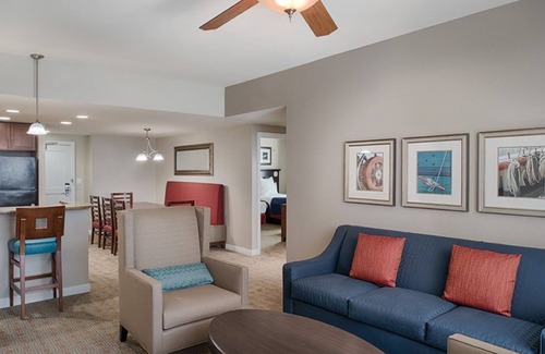 National Harbor Hotel | Charming 2 bedroom hotel suite in beautiful National Harbor.