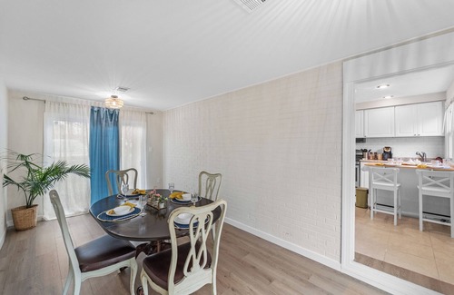 Oxon Hill-Glassmanor House | Charming 2-bedroom house with AC, WiFi in quaint Oxon Hill