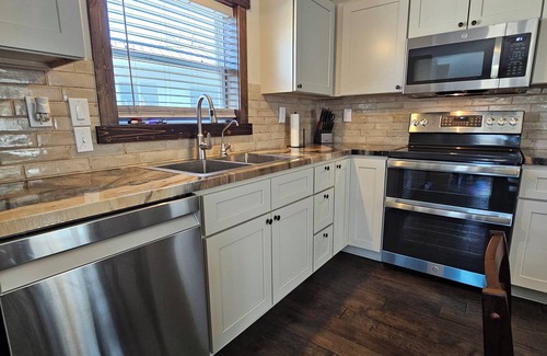 Red Cloud House | Charming 2-bedroom house with WiFi, AC in Red Cloud