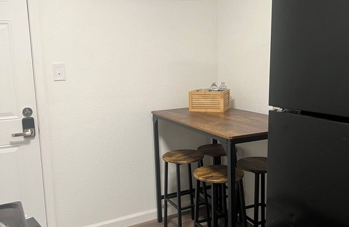 Texarkana House | Charming 2-bedroom house with AC, WiFi minutes away from the TX/AR Stateline