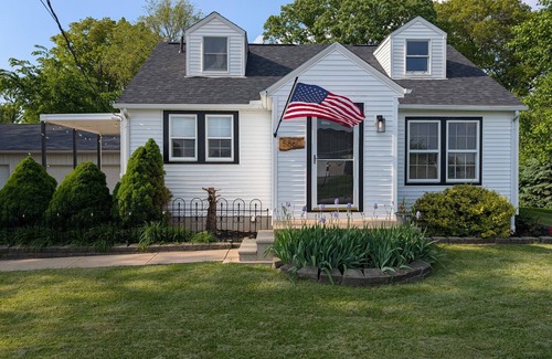 Vermilion House | Charming 2-bedroom house in Vermilion. Close to downtown and beach.