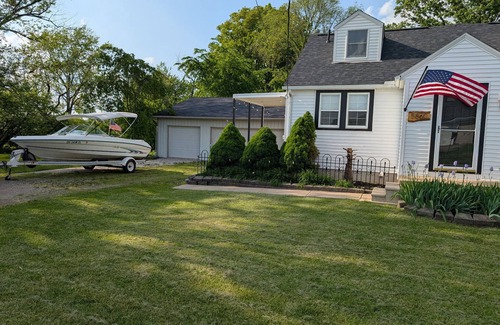 Vermilion House | Charming 2-bedroom house in Vermilion. Close to downtown and beach.