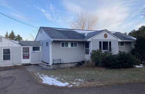 Williston South House | Charming 2-bedroom house close to the interstate with pond and WiFi in Williston